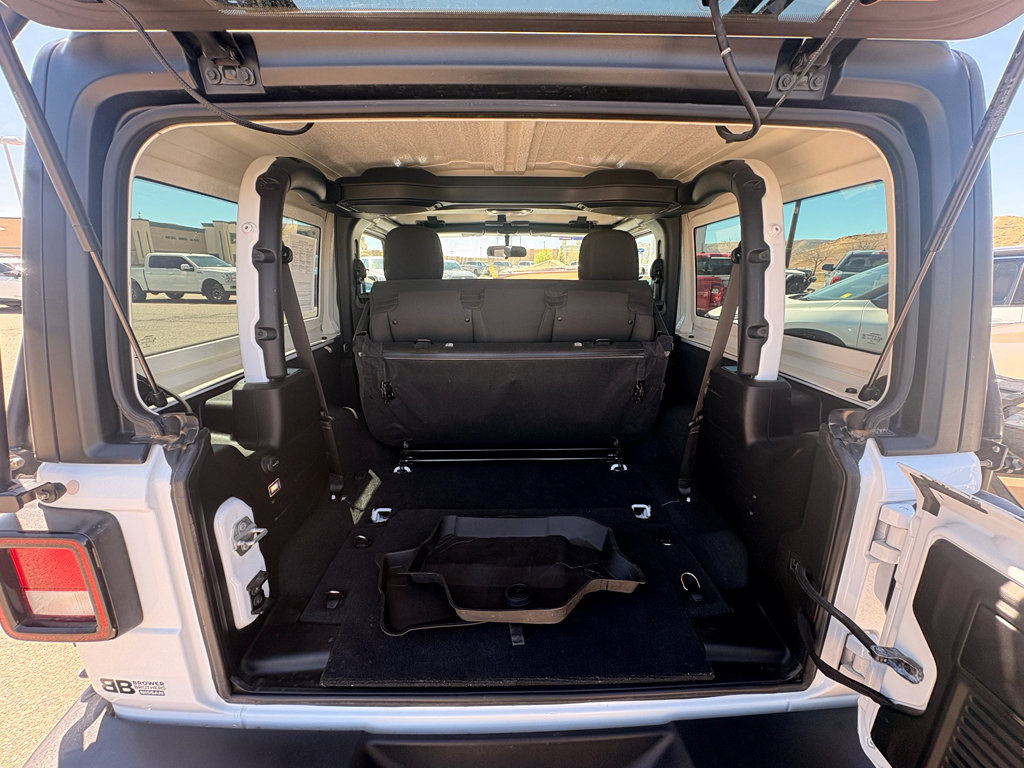 Used 2022 Jeep Wrangler Sport AWD/4WD image 11