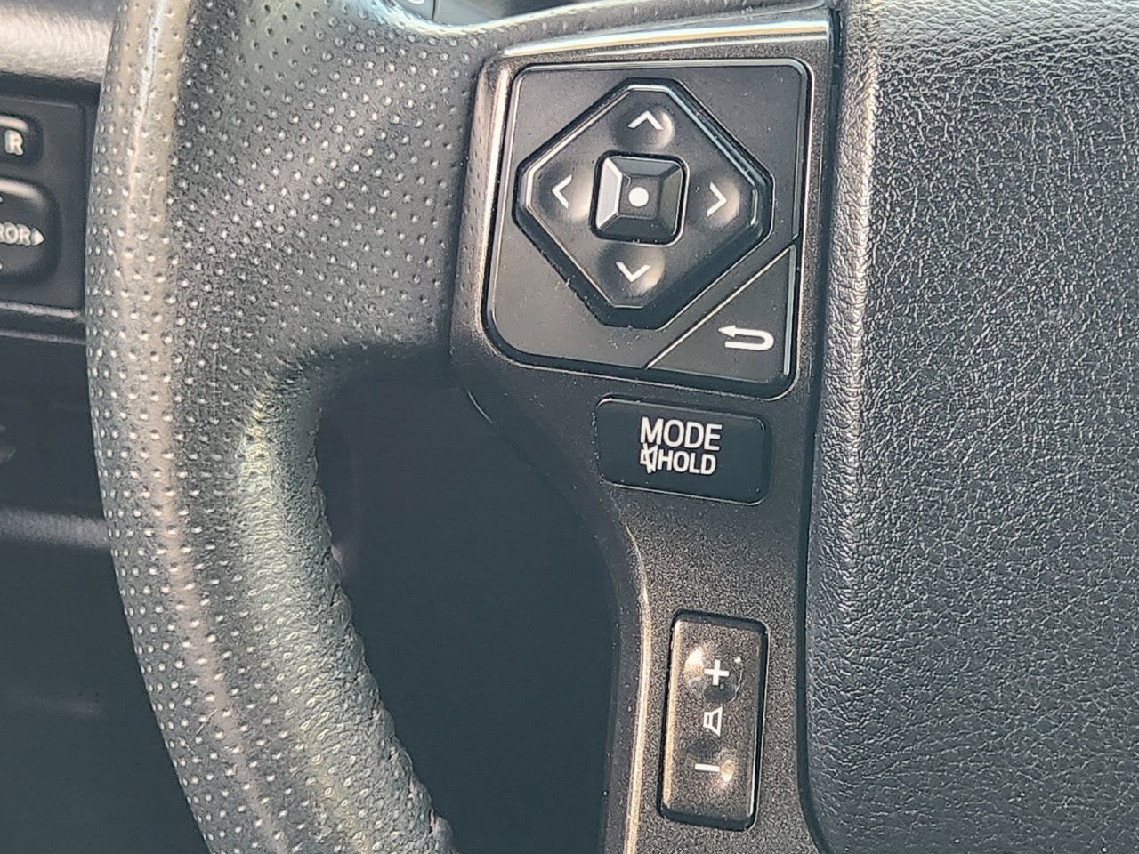 Used 2018 Toyota 4Runner TRD Off-Road AWD/4WD image 26