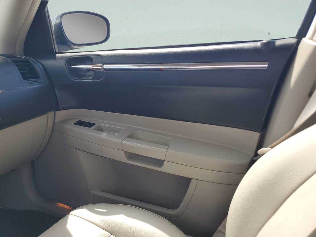Used 2007 Chrysler 300 Touring L image 16
