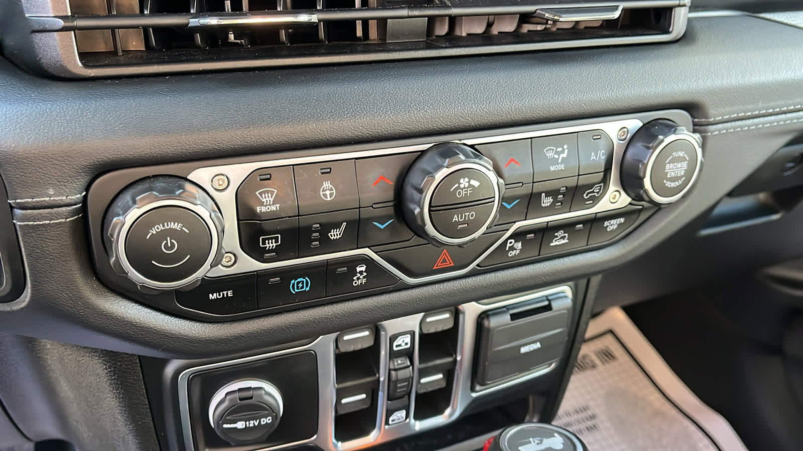 Used 2024 Jeep Wrangler High Altitude image 20