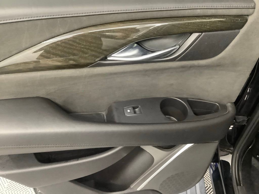 Used 2018 Cadillac Escalade Platinum image 5