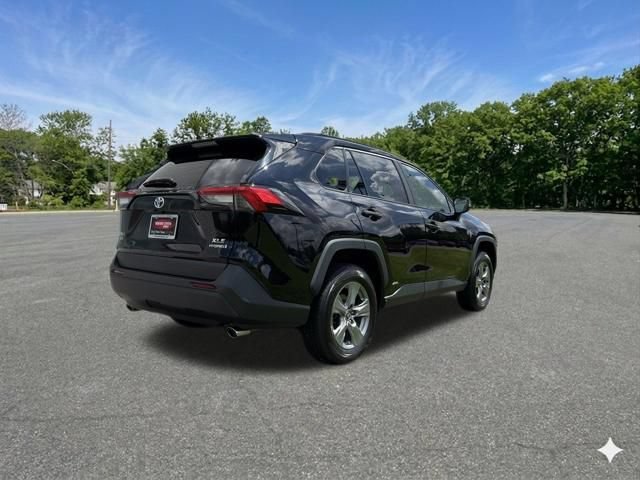 Used 2022 Toyota RAV4 XLE AWD/4WD image 9
