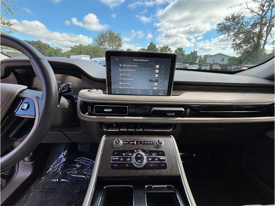 Used 2020 Lincoln Aviator Reserve w/ Class IV Trailer Tow Package RWD image 11