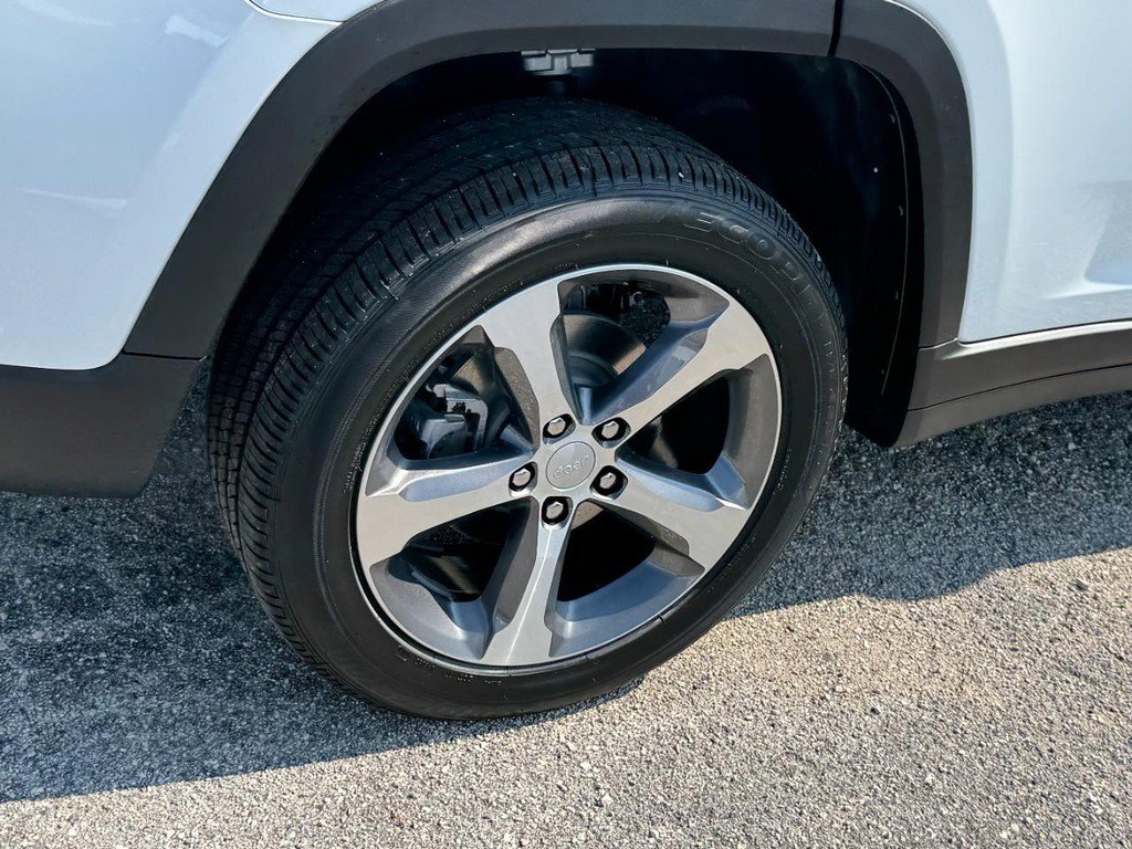 New 2025 Jeep Grand Cherokee Limited image 4