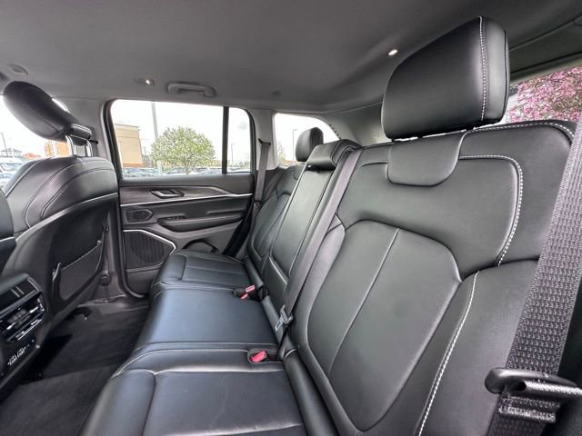 Used 2023 Jeep Grand Cherokee Limited w/ Black Appearance Package image 19