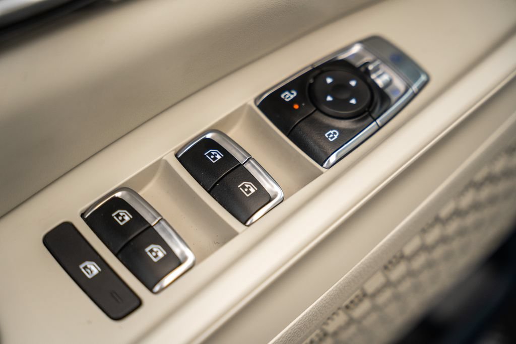 Used 2025 Kia Carnival SX FWD image 46
