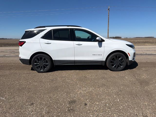 Used 2023 Chevrolet Equinox RS AWD/4WD image 3