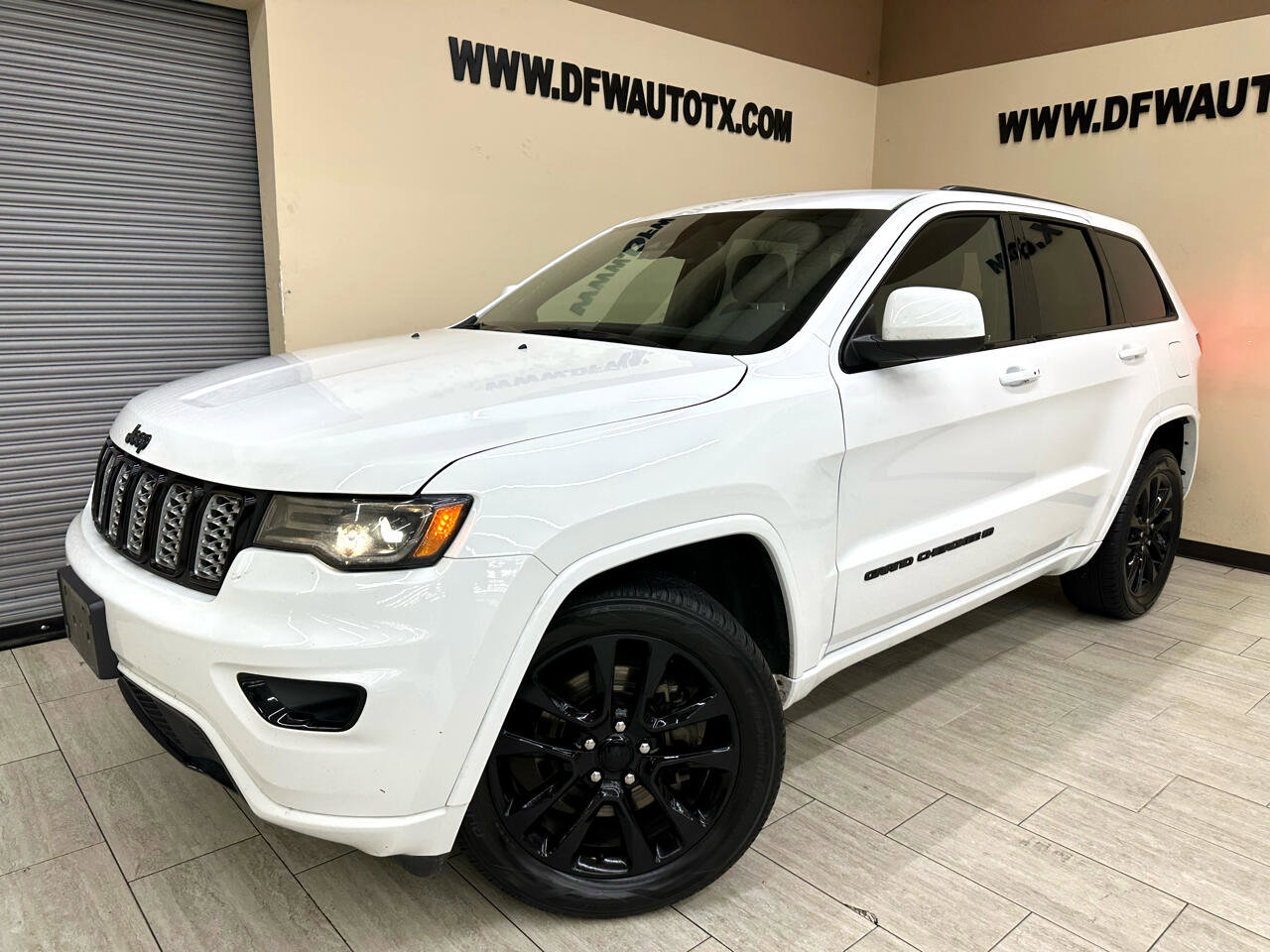 Used 2022 Jeep Grand Cherokee Laredo X image 1