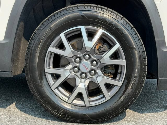 Used 2023 GMC Acadia SLT FWD image 17