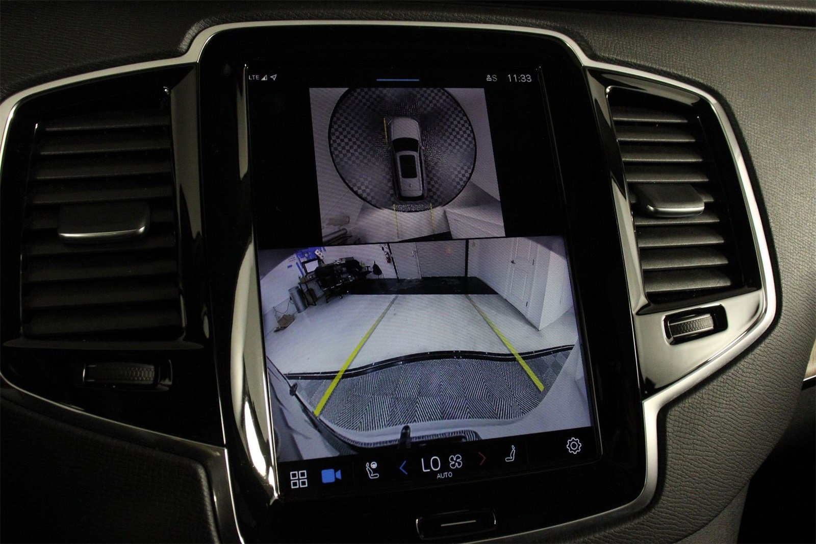 Certified 2024 Volvo XC90 T8 Plus w/ Protection Package Premier image 13