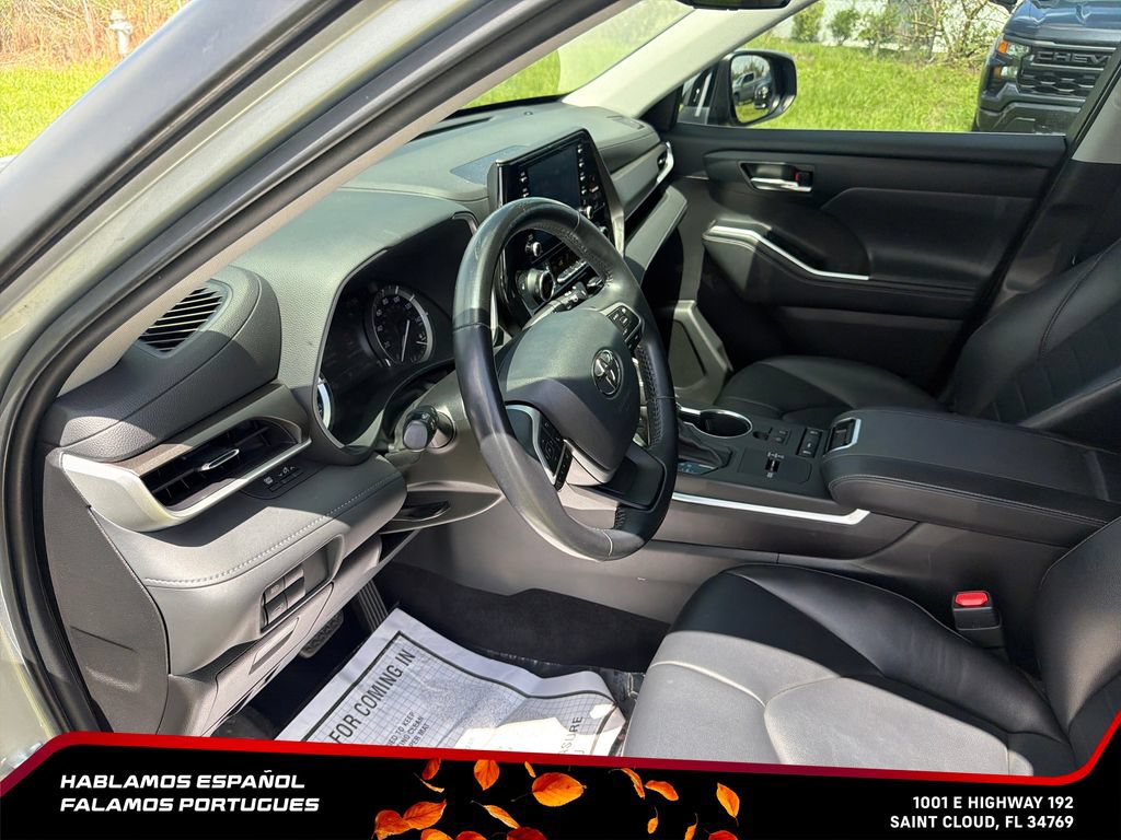 Used 2022 Toyota Highlander XLE FWD image 17