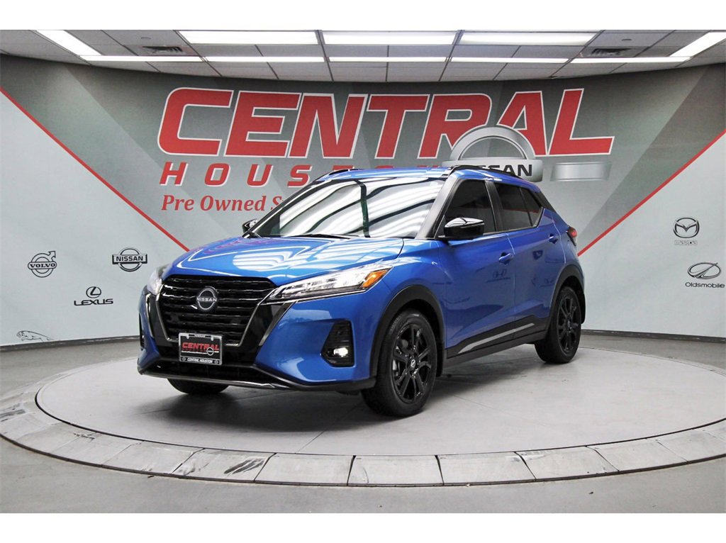 Used 2023 Nissan Kicks SR w/ SR Premium Package image 2