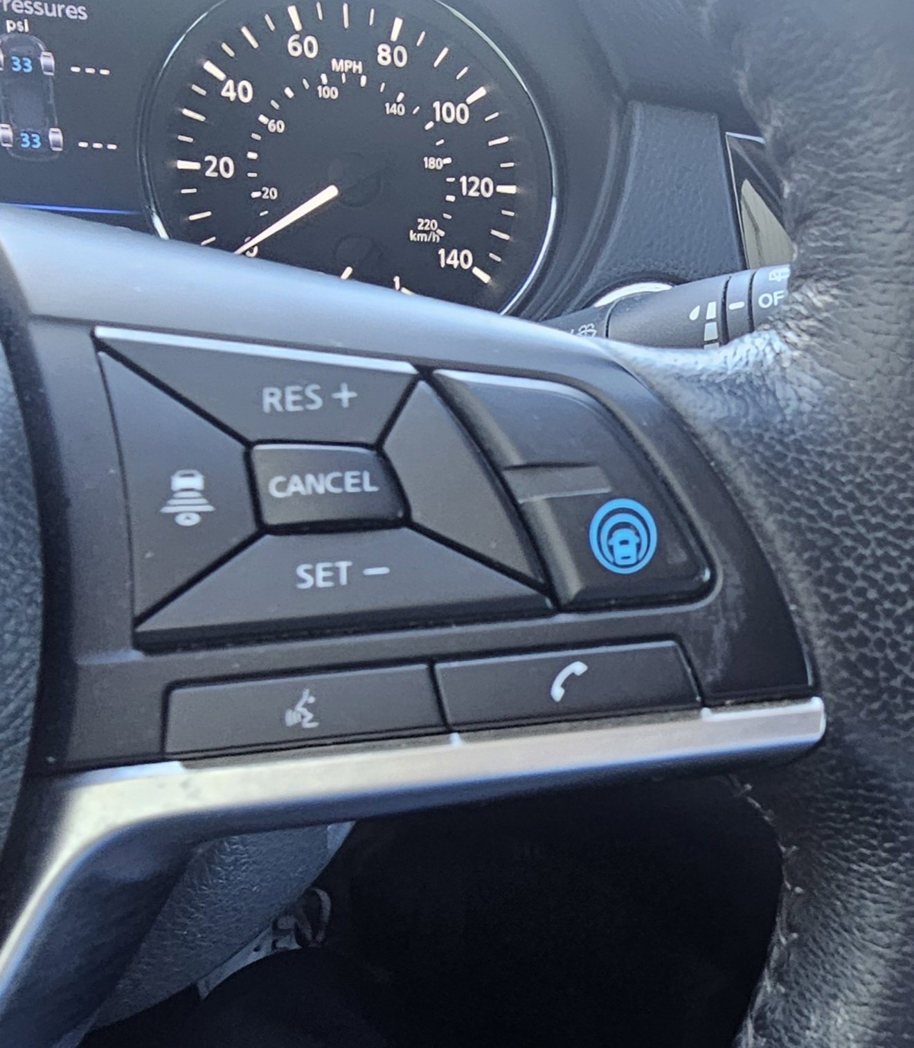 Used 2020 Nissan Rogue SV w/ Premium Package image 14