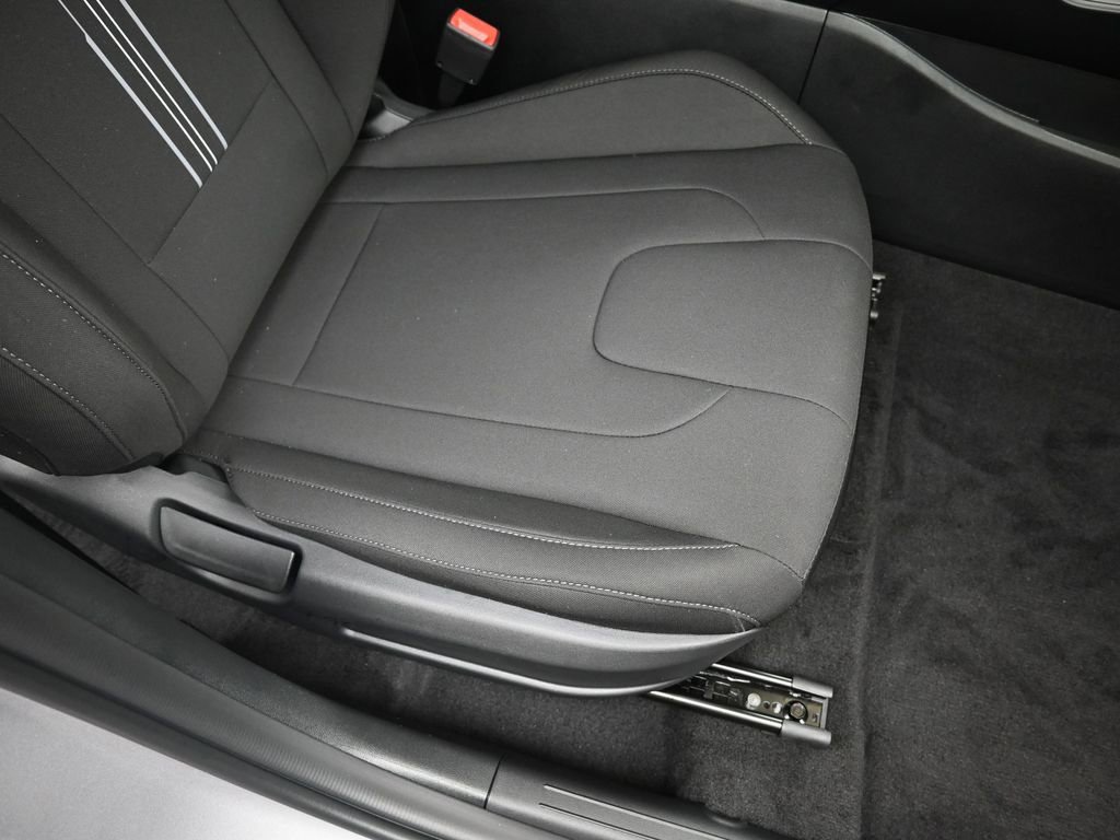 Certified 2025 Hyundai Elantra Sport FWD image 12