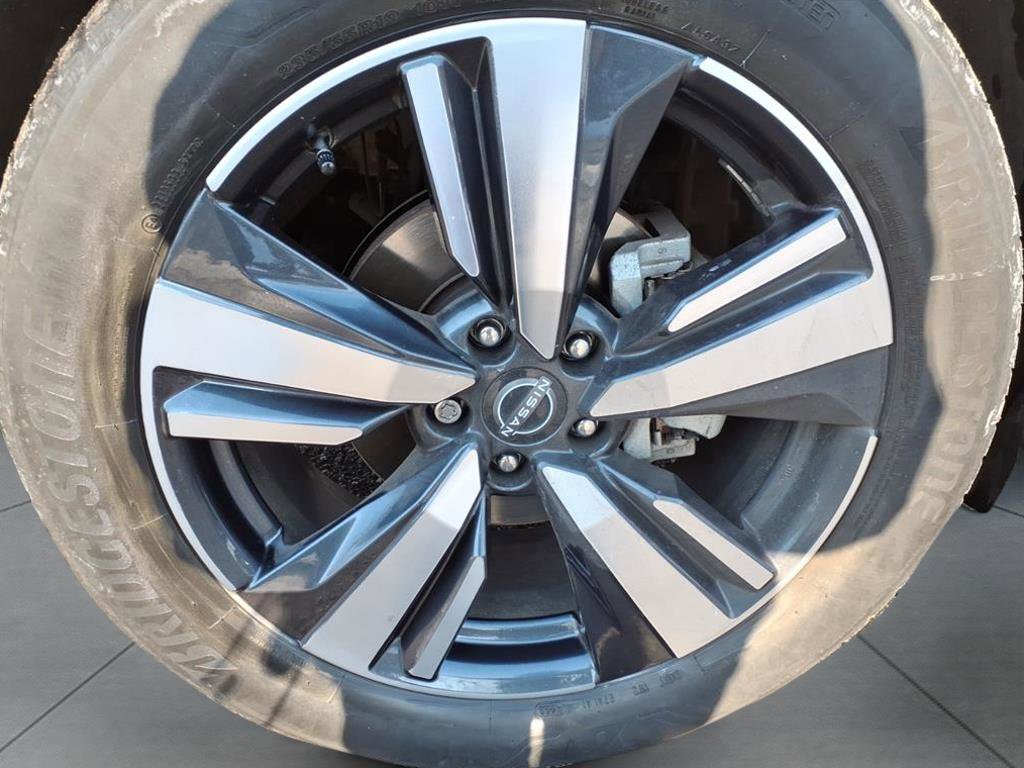 Used 2023 Nissan Rogue SL w/ SL Premium Package image 13