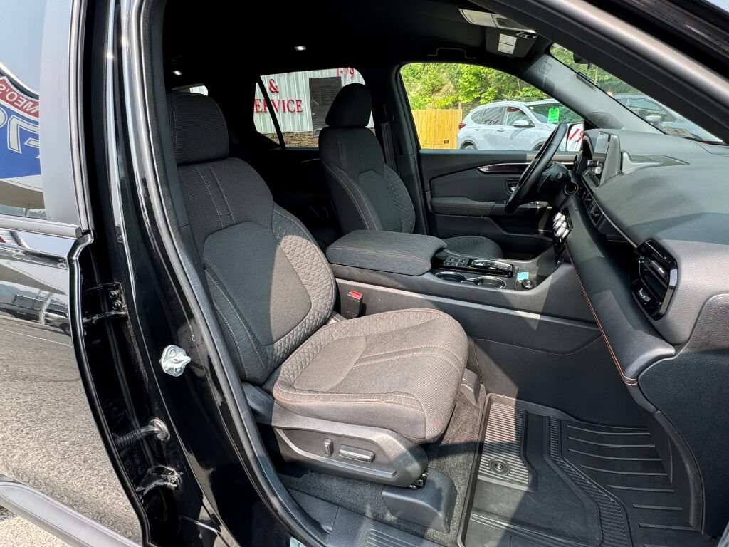 Used 2025 Honda Pilot Sport image 22
