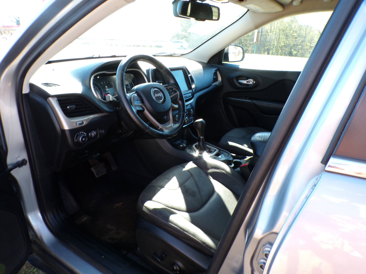 Used 2014 Jeep Cherokee Latitude w/ Comfort/Convenience Group image 27