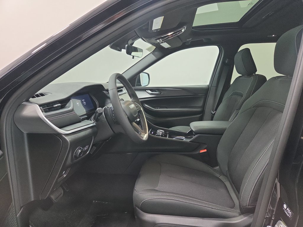 New 2027 Jeep Grand Cherokee Laredo X AWD/4WD image 16