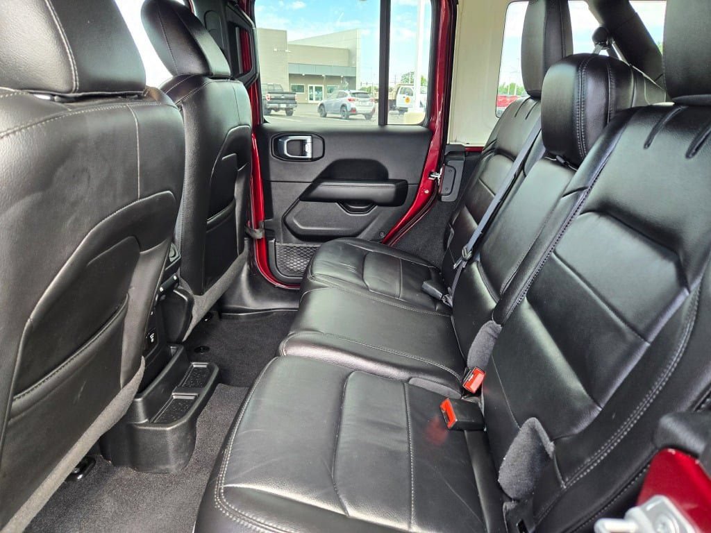 Used 2021 Jeep Wrangler Unlimited Sahara AWD/4WD image 16