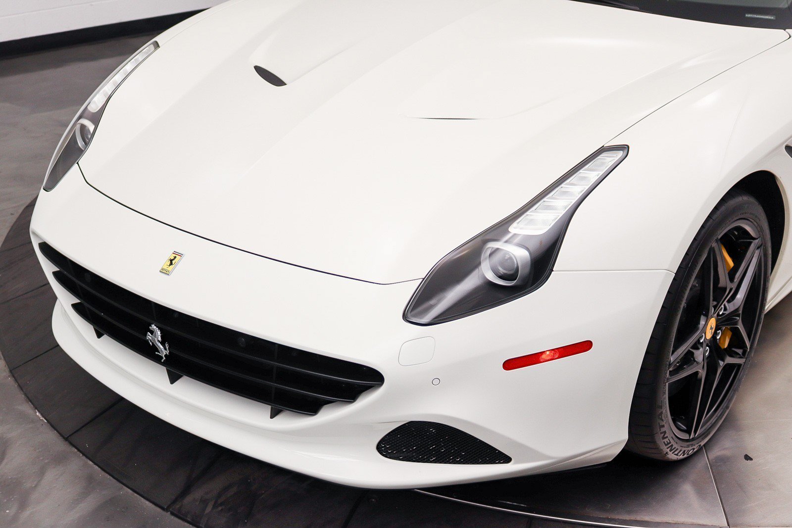 Used 2017 Ferrari California T RWD image 18