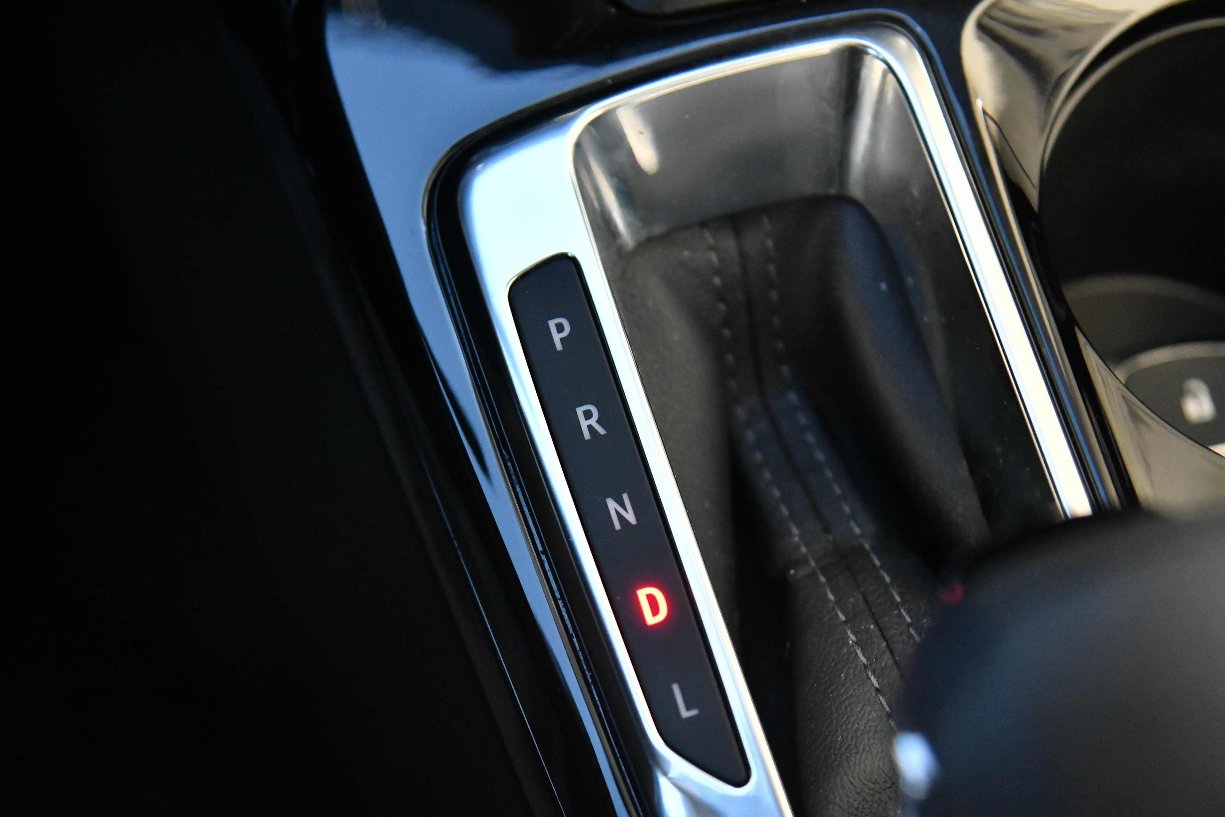 Used 2025 Chevrolet Trax LT w/ LT Convenience Package image 24