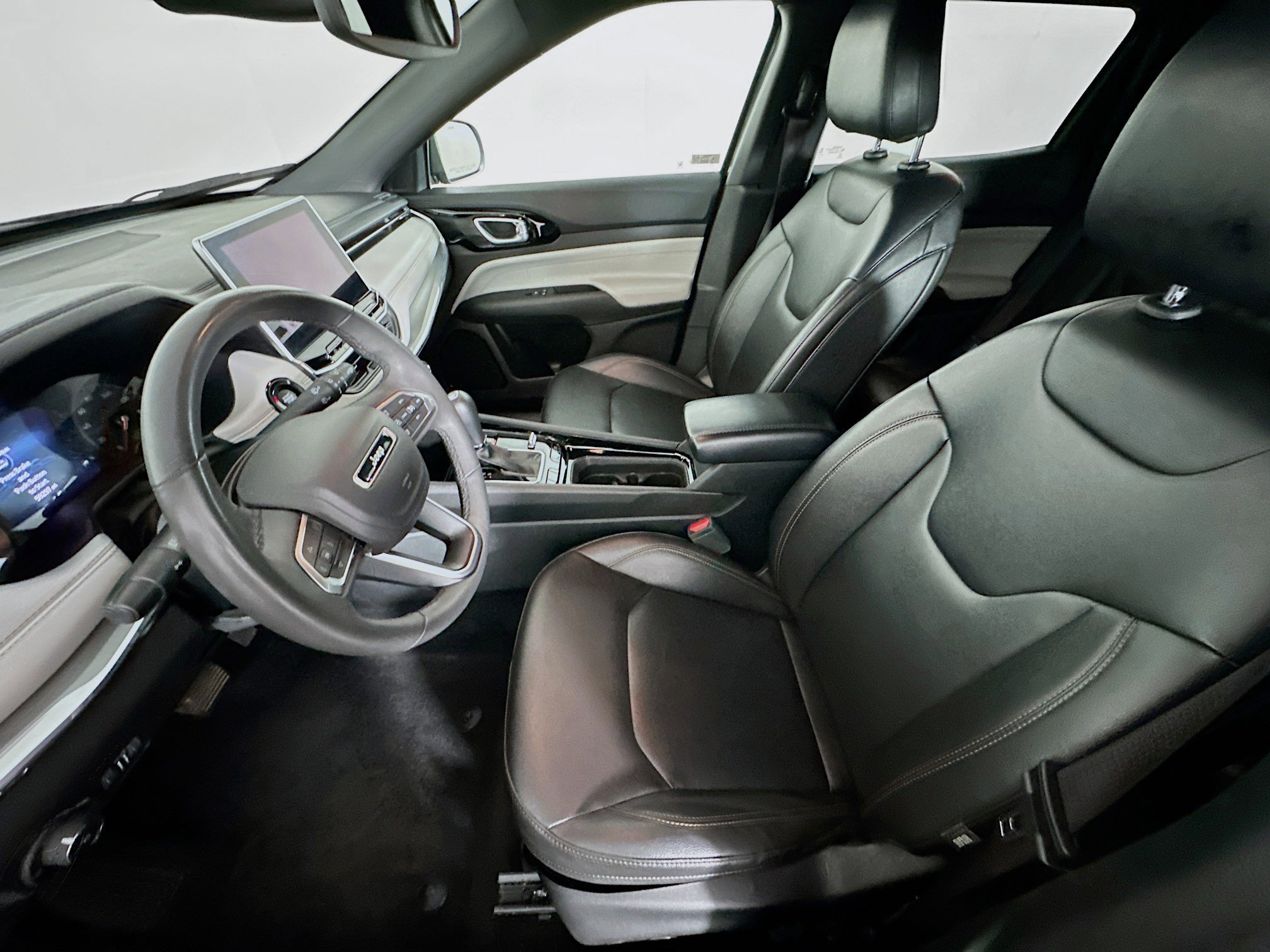 Used 2024 Jeep Compass Limited image 13