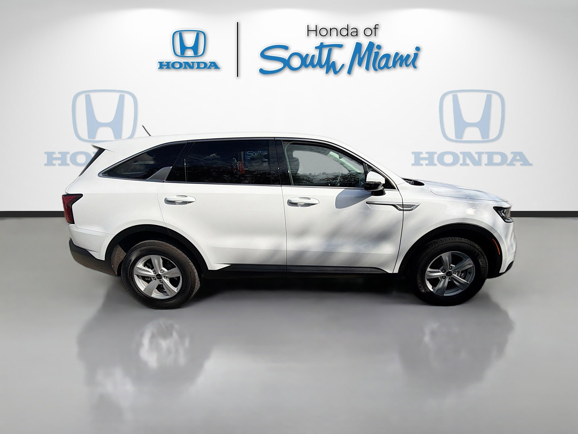 Used 2023 Kia Sorento LX image 8