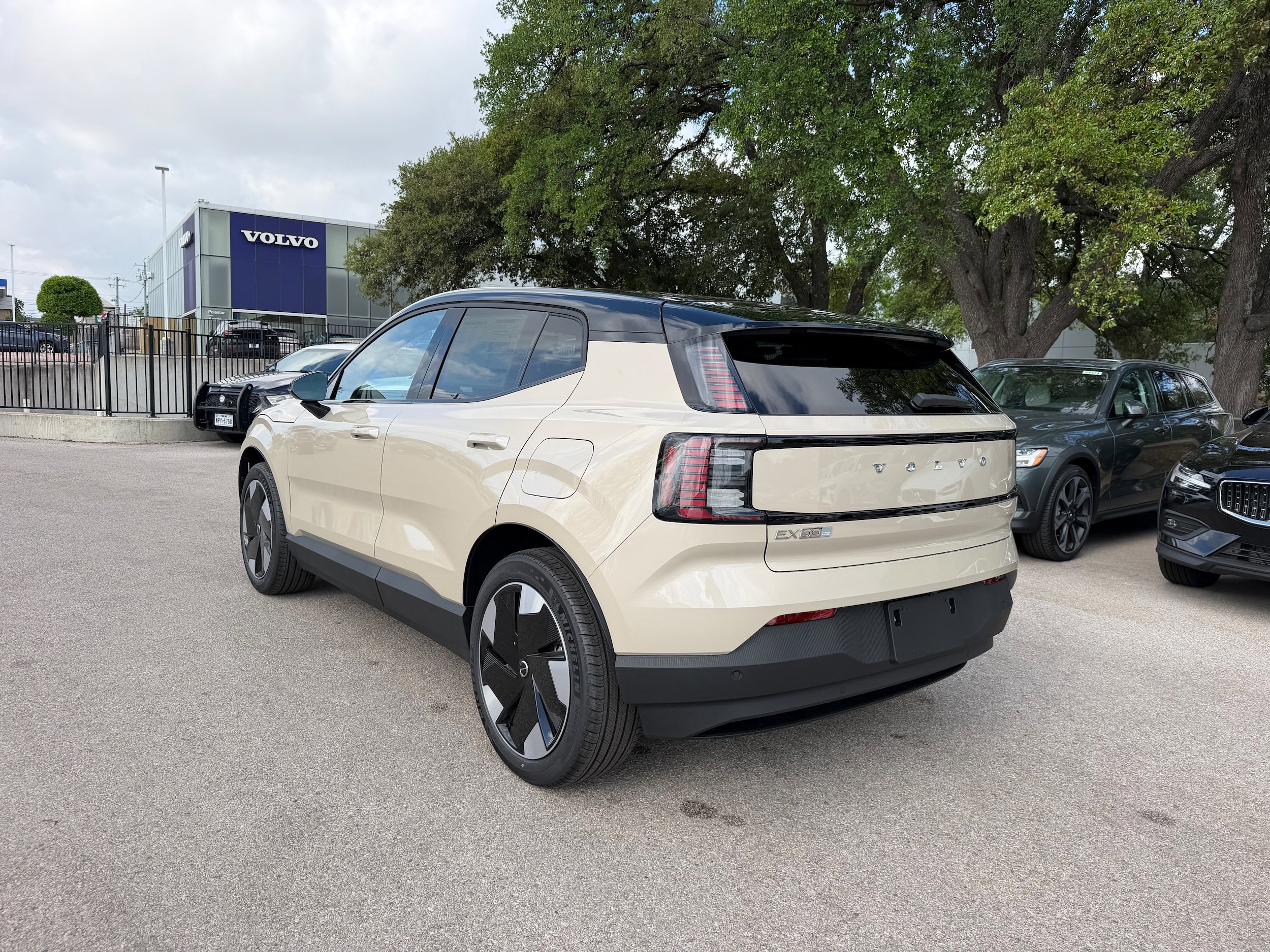 New 2026 Volvo EX30 Plus w/ Protection Package Premier image 4