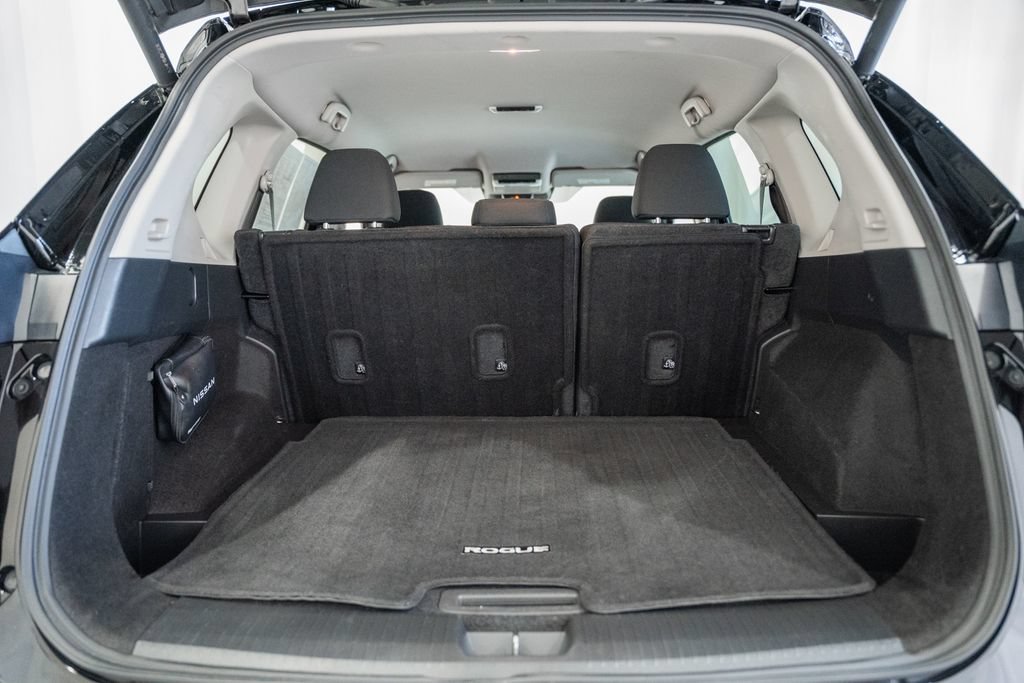 Used 2025 Nissan Rogue SV AWD/4WD image 14