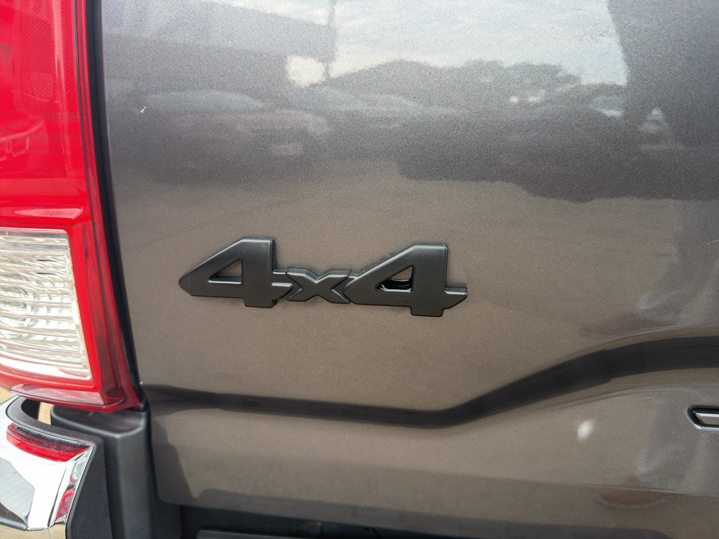 Used 2016 Toyota Tacoma SR5 w/ SR5 Appearance Package (SN) AWD/4WD image 17