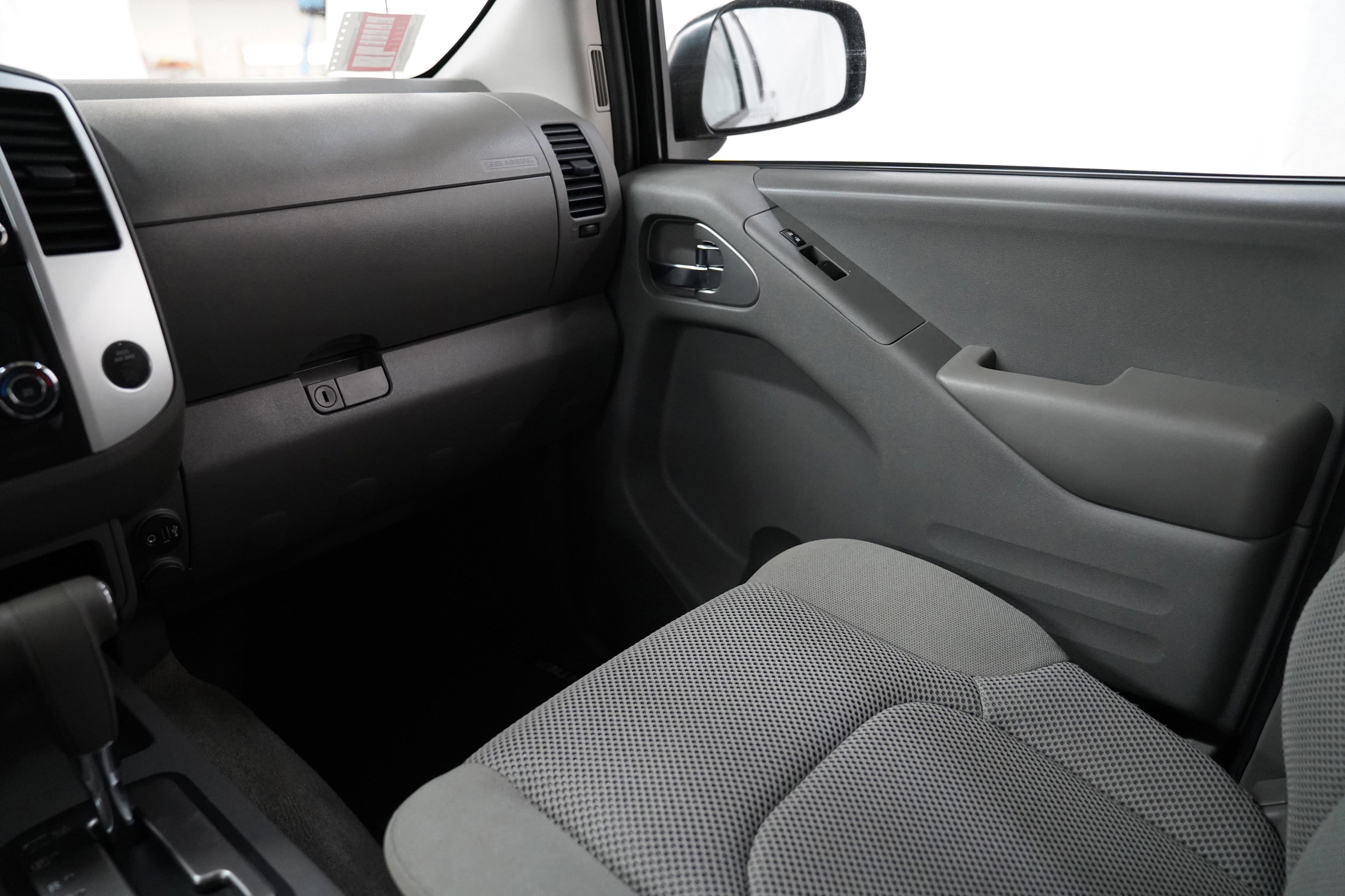 Used 2018 Nissan Frontier SV AWD/4WD image 13