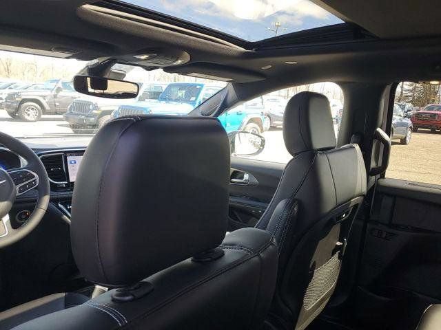 New 2026 Chrysler Pacifica Select FWD image 12