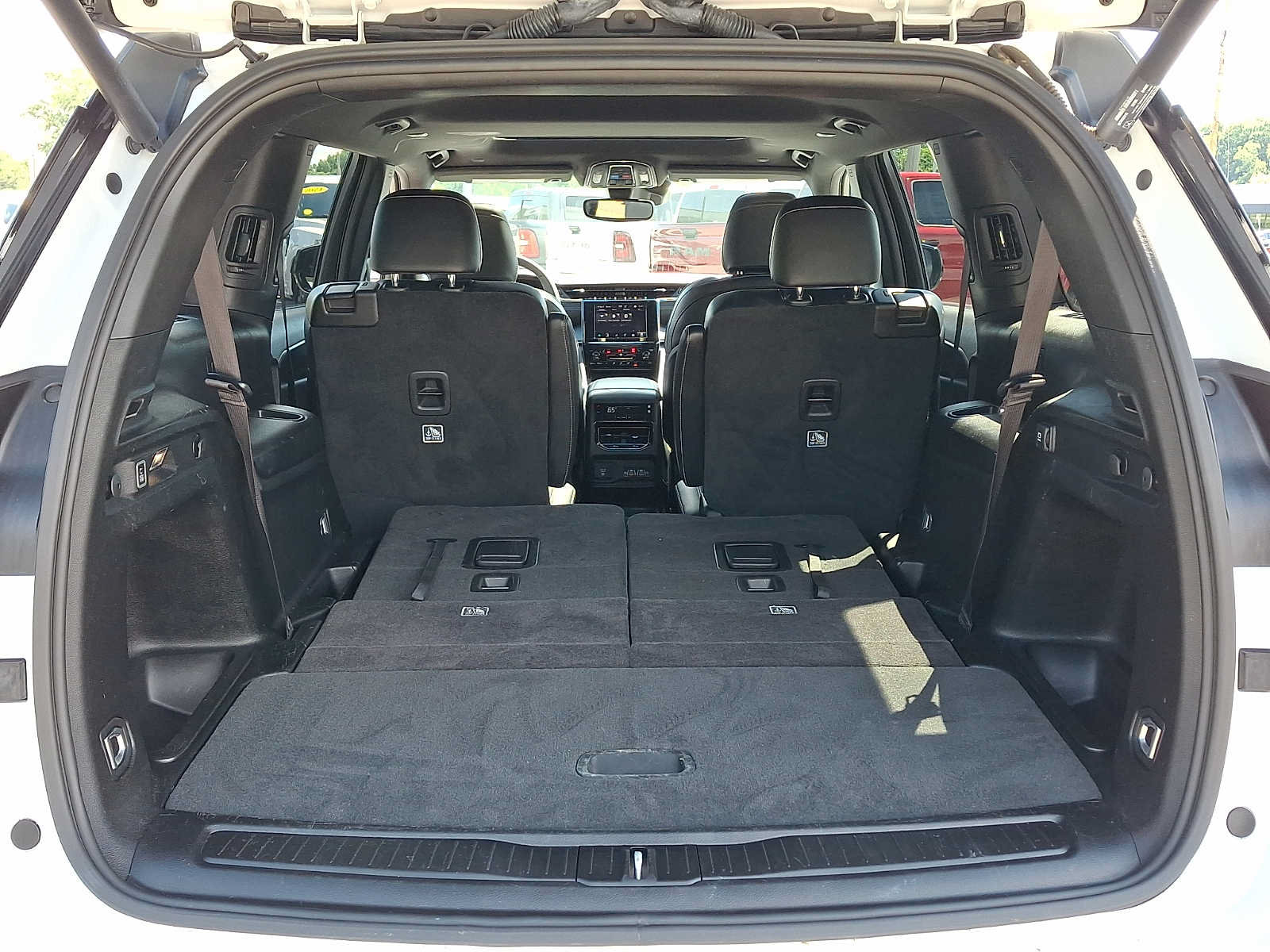 Certified 2023 Jeep Grand Cherokee L Laredo AWD/4WD image 31