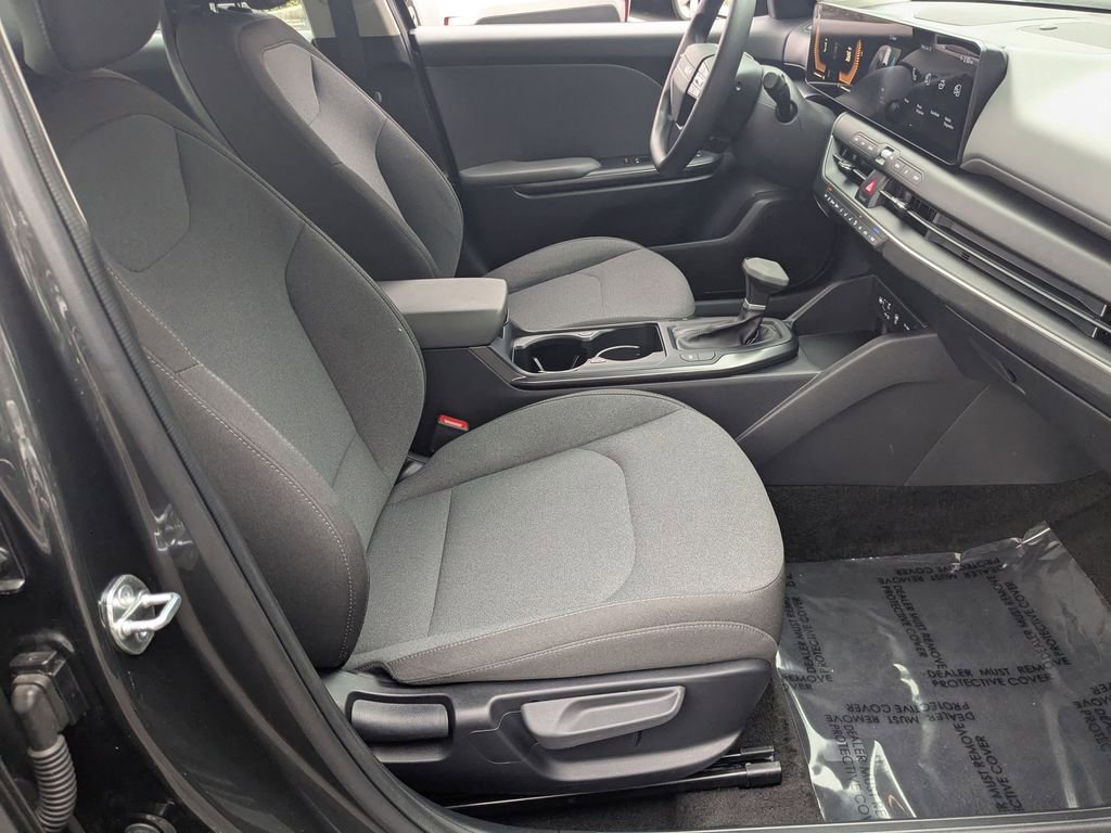 Used 2025 Kia K4 LXS image 29