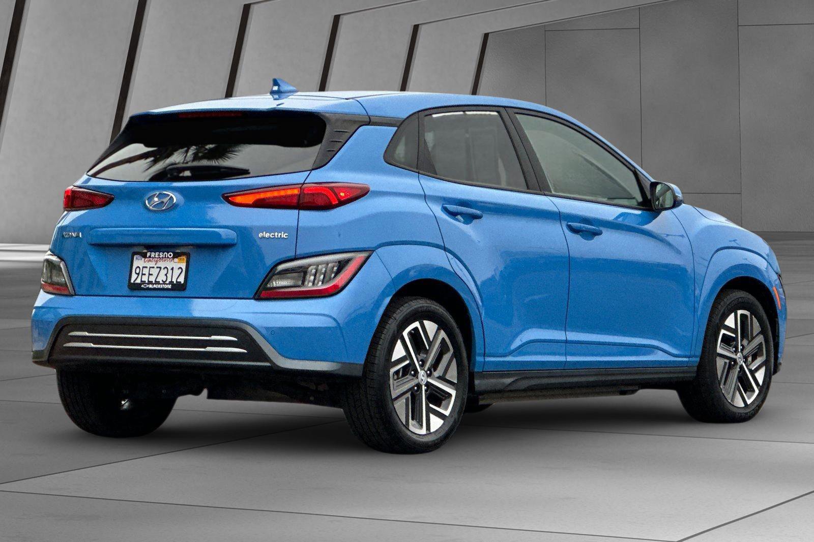 Used 2023 Hyundai Kona Limited w/ Cargo Package image 4