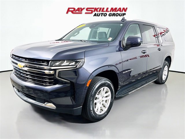Used 2024 Chevrolet Suburban LT image 3