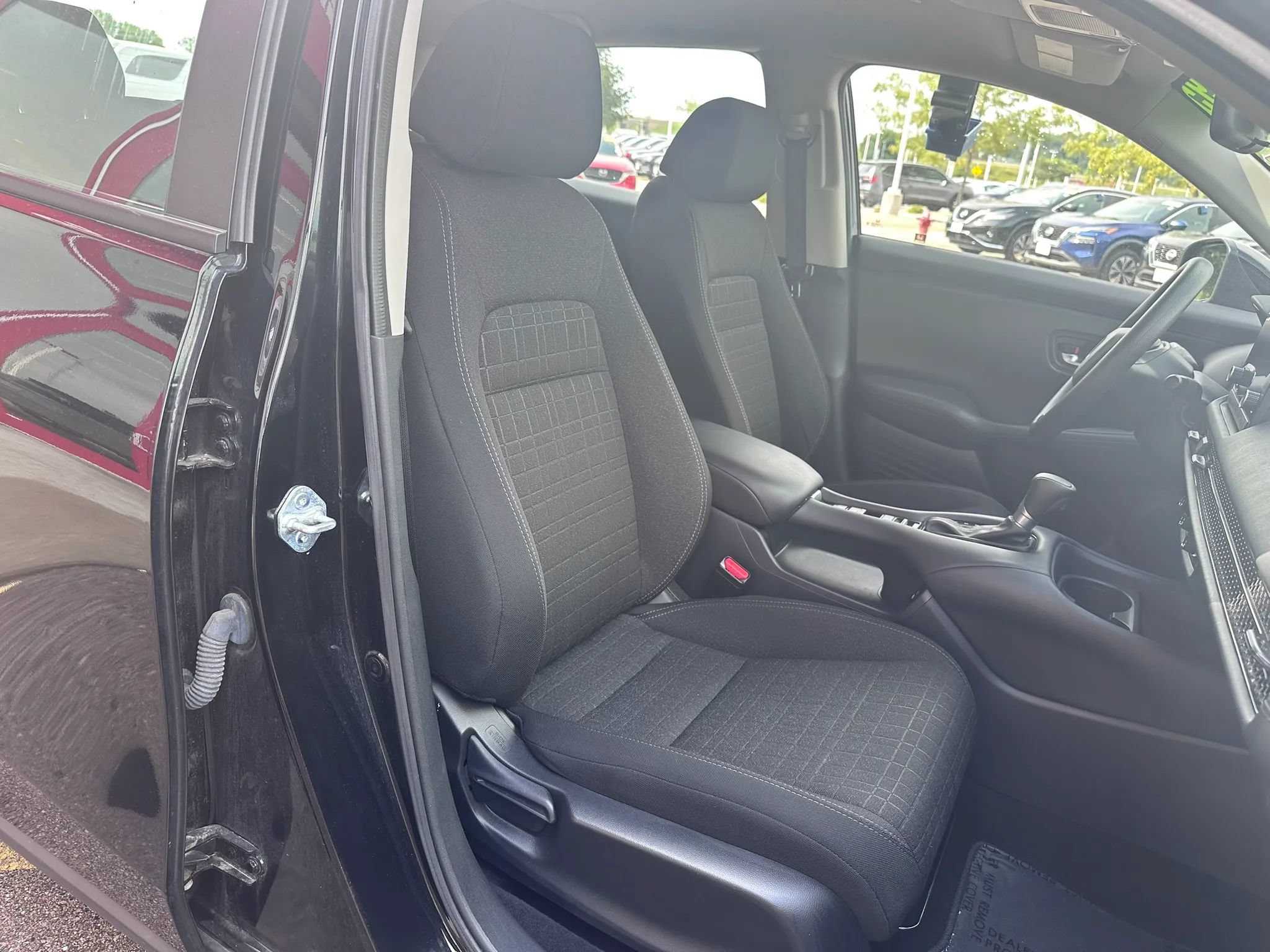 Used 2025 Honda HR-V LX image 10