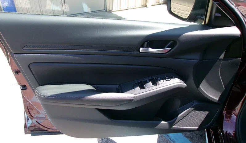 Used 2025 Nissan Altima 2.5 SV FWD image 16