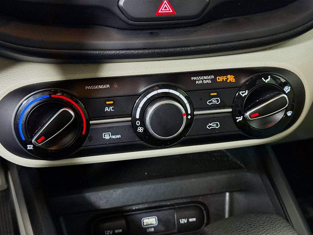 Used 2023 Kia Soul LX w/ LX Technology Package FWD image 7