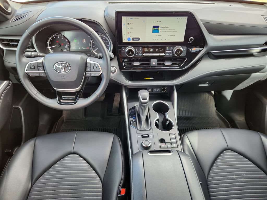 Used 2024 Toyota Highlander XSE AWD/4WD image 16