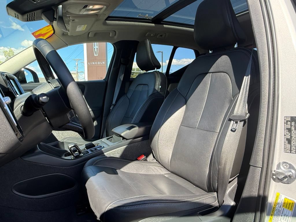 Used 2024 Volvo XC40 B5 Core AWD/4WD image 24