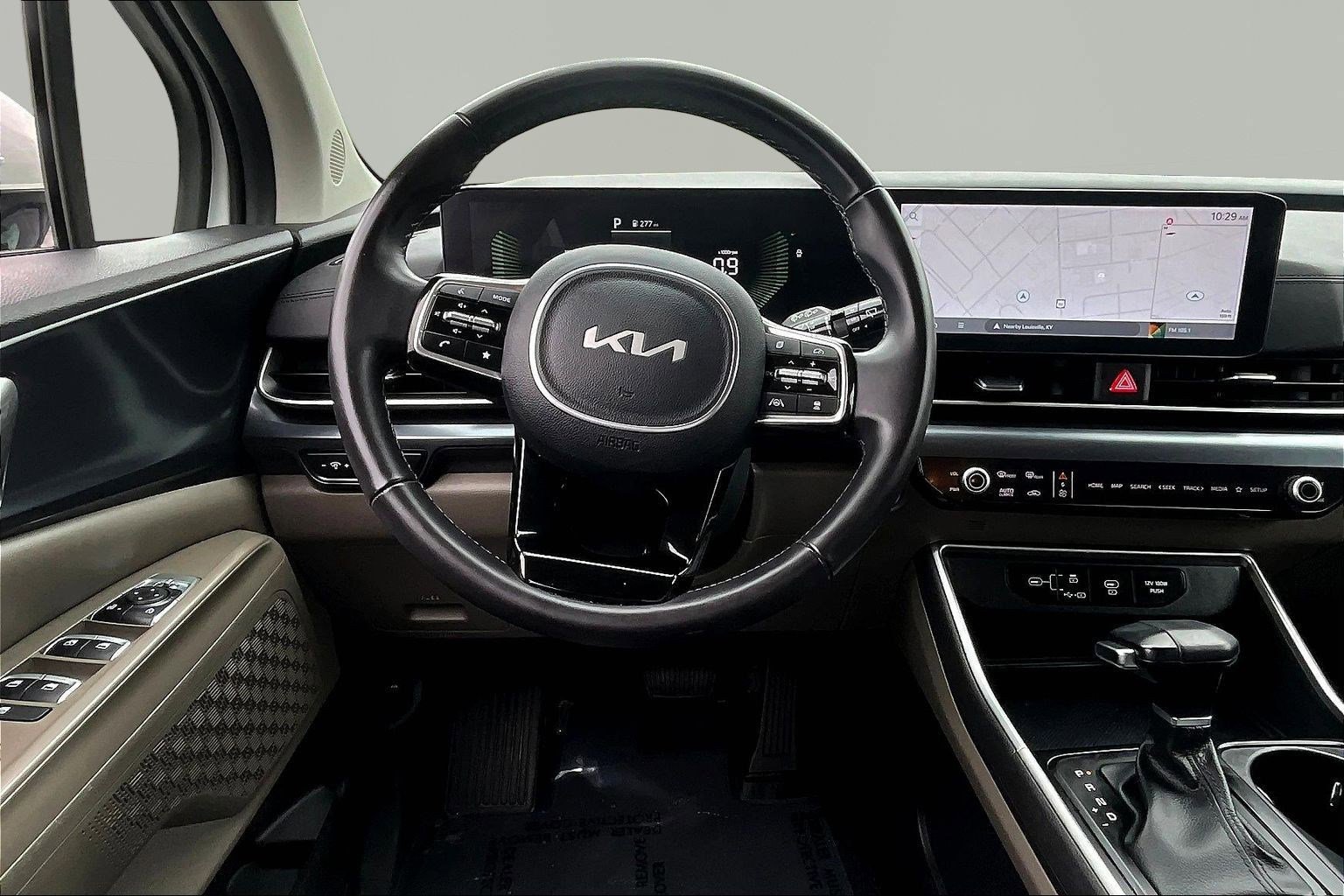 Used 2025 Kia Carnival FWD image 8