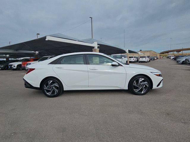 New 2026 Hyundai Elantra Limited FWD image 7