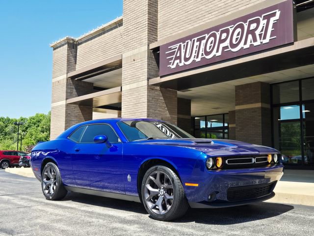 Used 2018 Dodge Challenger SXT Plus RWD image 1