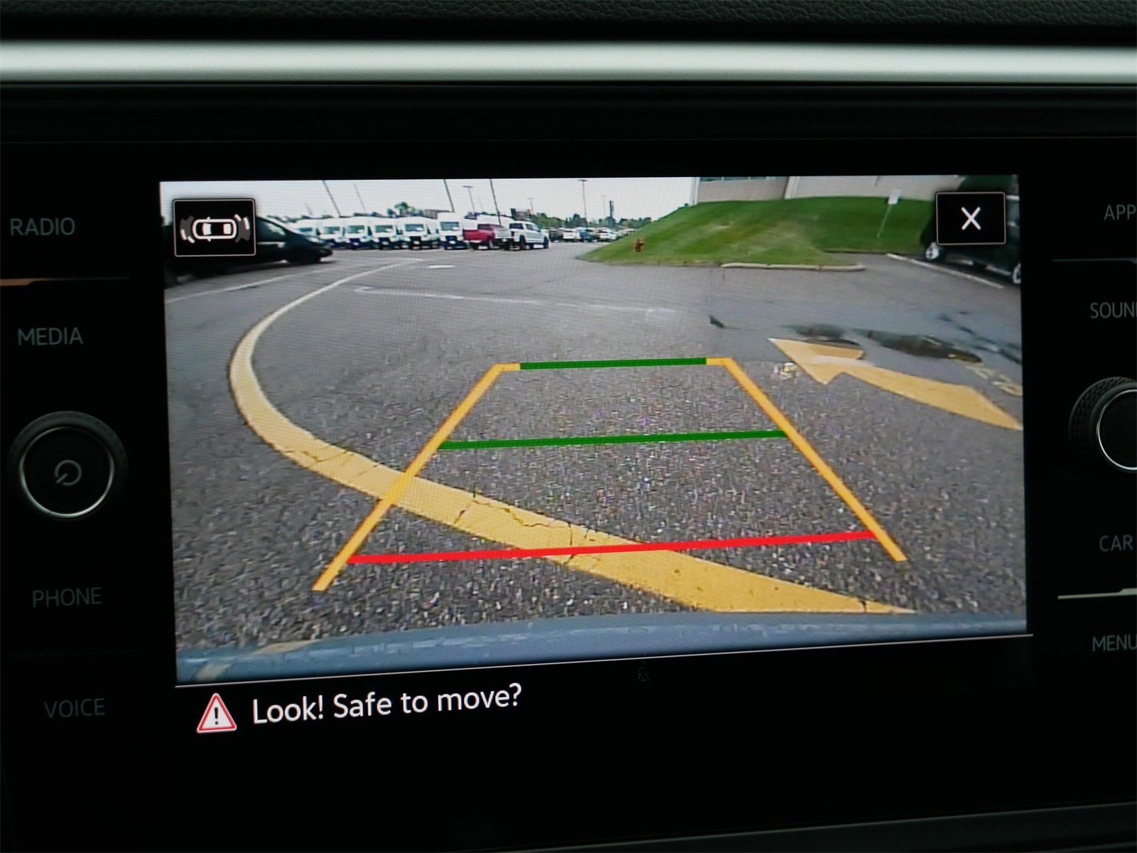 Used 2021 Volkswagen Atlas Cross Sport SE w/ Panoramic Sunroof Package image 26