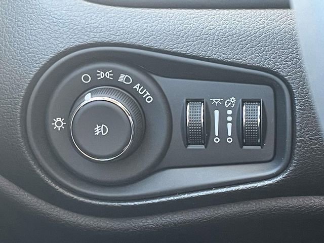 Used 2020 Jeep Renegade Latitude FWD image 18
