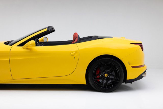Used 2016 Ferrari California T image 35