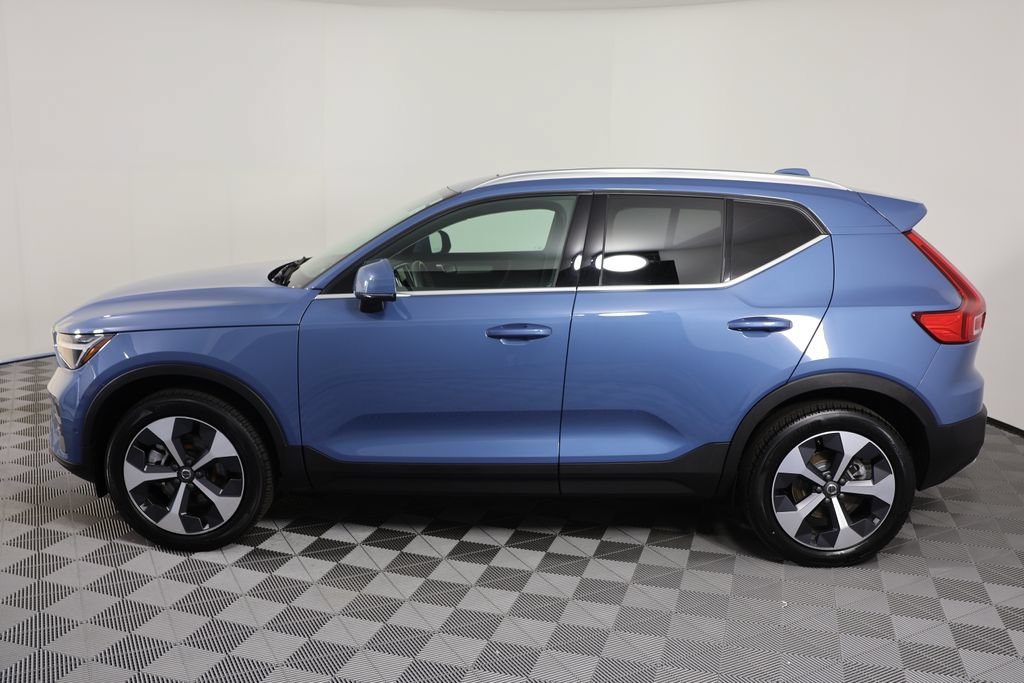 Used 2024 Volvo XC40 B5 Plus AWD/4WD image 5