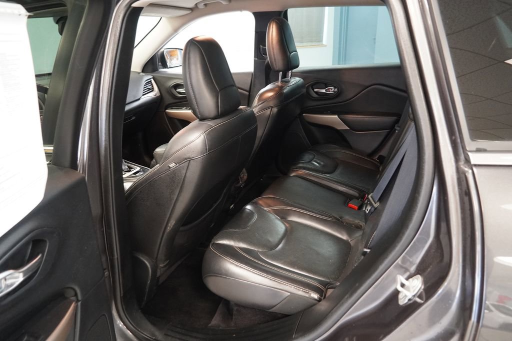 Used 2017 Jeep Cherokee Limited w/ Luxury Group image 20