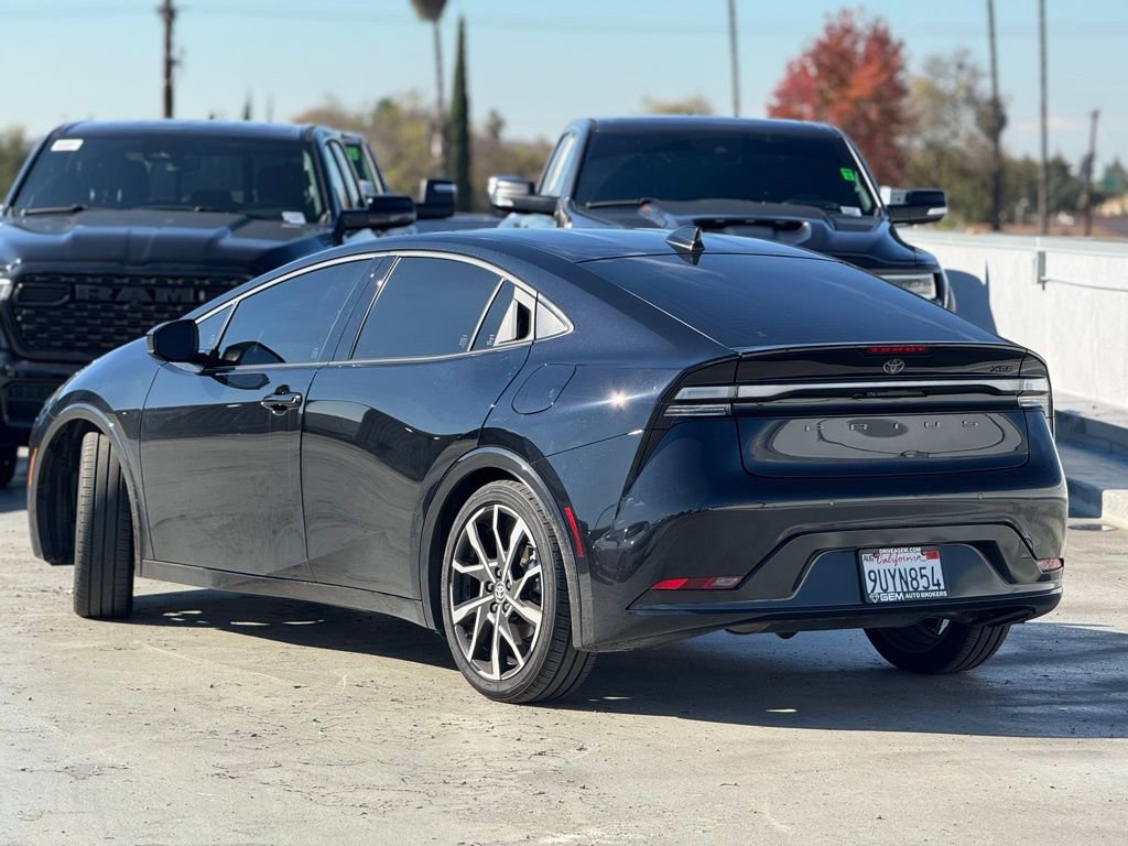 Used 2025 Toyota Prius Plug-In Hybrid image 2